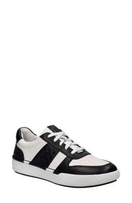 Claire 27 Sneaker