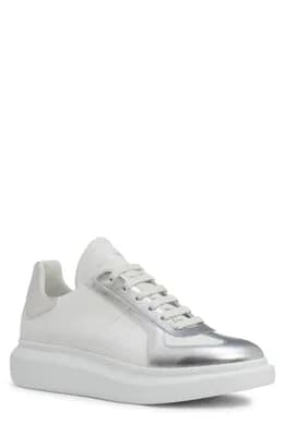 Oversized Sneaker