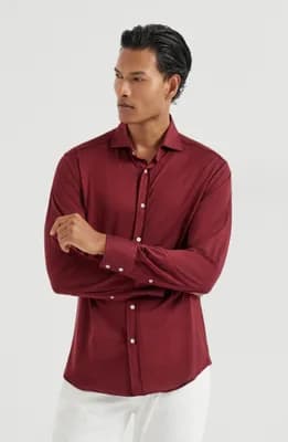 Spread collar shirt